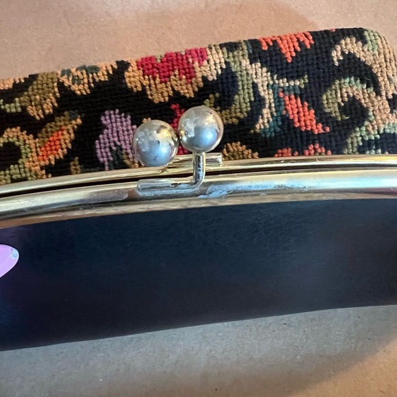 The Budd Leather Creation Vintage Tapestry Black Floral Design Gold Clasp Purse - Picture 3 of 6